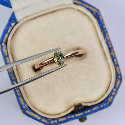 モンタナサファイア 0.40ct オーバルカット 5.3mm×3.5mm×2.4mm【MJ2956】