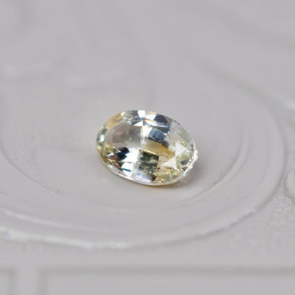 モンタナサファイア 0.29ct オーバルカット 4.8mm×3.0mm×2.1mm【MJ2955】