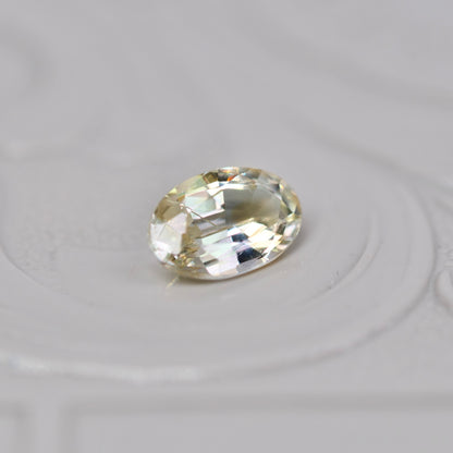 モンタナサファイア 0.29ct オーバルカット 4.8mm×3.0mm×2.1mm【MJ2955】