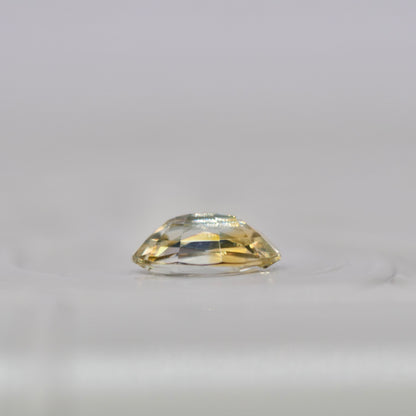 モンタナサファイア 0.29ct オーバルカット 4.8mm×3.0mm×2.1mm【MJ2955】