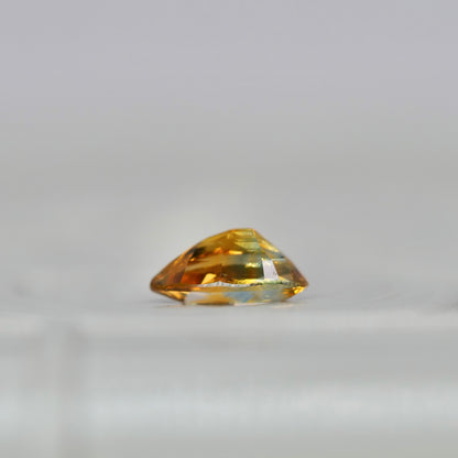 モンタナサファイア 0.27ct ペアシェイプカット 4.9mm×3.0mm×2.2mm【MJ2954】
