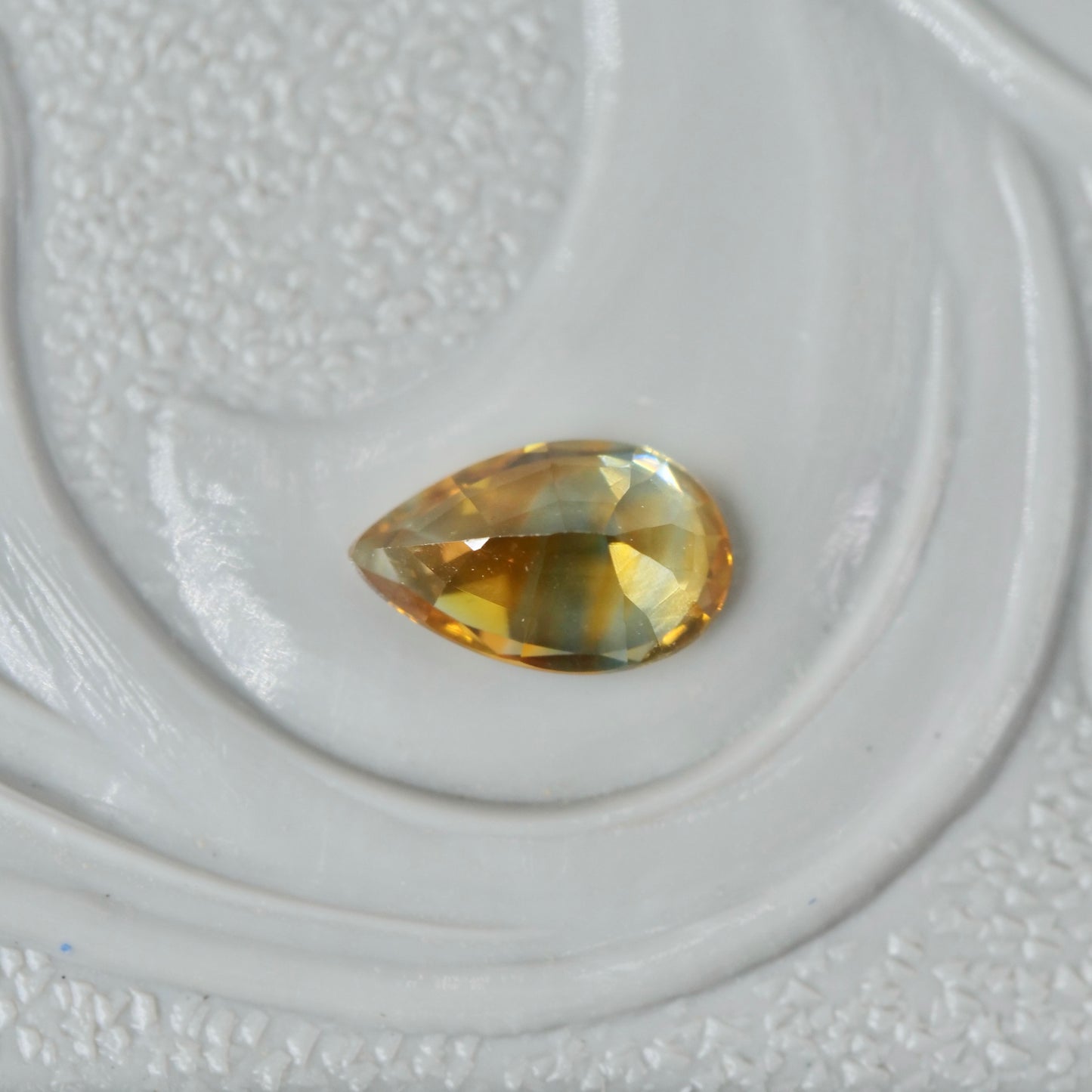 モンタナサファイア 0.27ct ペアシェイプカット 4.9mm×3.0mm×2.2mm【MJ2954】