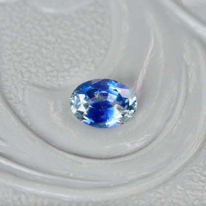 モンタナサファイア 0.19ct オーバルカット 4.0mm×3.1mm×1.7mm【MJ2953】