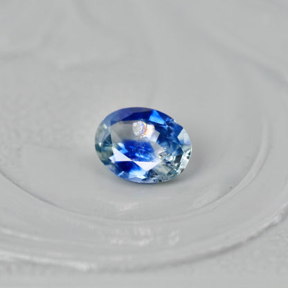 モンタナサファイア 0.19ct オーバルカット 4.0mm×3.1mm×1.7mm【MJ2953】