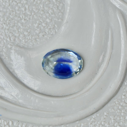 モンタナサファイア 0.19ct オーバルカット 4.0mm×3.1mm×1.7mm【MJ2953】