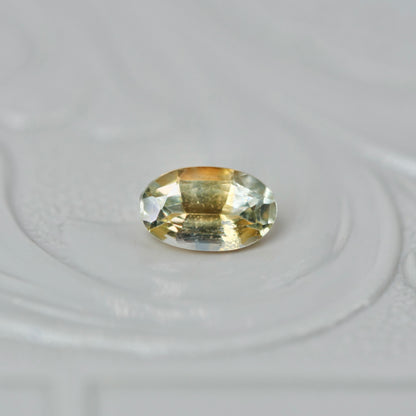 モンタナサファイア 0.36ct オーバルカット 5.4mm×3.4mm×2.1mm【MJ2952】