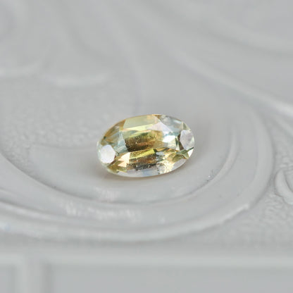 モンタナサファイア 0.36ct オーバルカット 5.4mm×3.4mm×2.1mm【MJ2952】