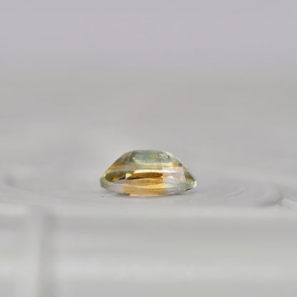 モンタナサファイア 0.36ct オーバルカット 5.4mm×3.4mm×2.1mm【MJ2952】