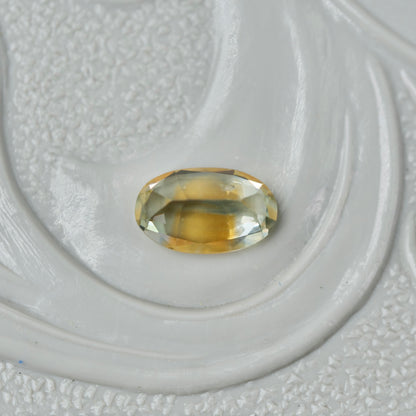 モンタナサファイア 0.36ct オーバルカット 5.4mm×3.4mm×2.1mm【MJ2952】