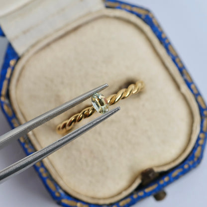 モンタナサファイア 0.36ct オーバルカット 5.4mm×3.4mm×2.1mm【MJ2952】