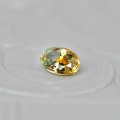 モンタナサファイア 0.46ct オーバルカット 5.4mm×3.6mm×2.5mm【MJ2951】