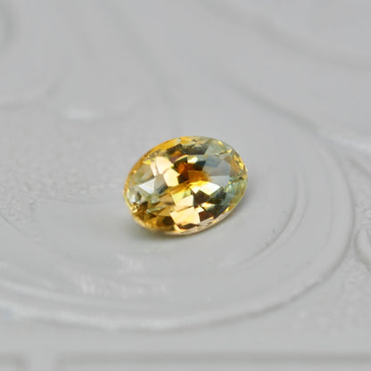 モンタナサファイア 0.46ct オーバルカット 5.4mm×3.6mm×2.5mm【MJ2951】