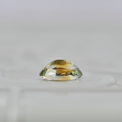 モンタナサファイア 0.46ct オーバルカット 5.4mm×3.6mm×2.5mm【MJ2951】