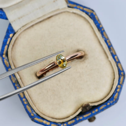 モンタナサファイア 0.46ct オーバルカット 5.4mm×3.6mm×2.5mm【MJ2951】