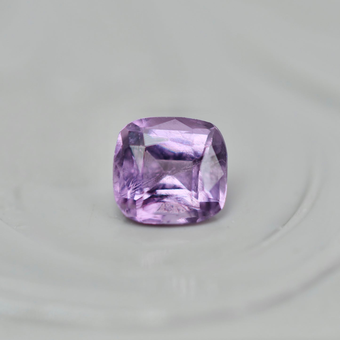 スピネル 0.26ct  クッションカット 3.8mm×3.6mm×2.4mm【MJ2964】