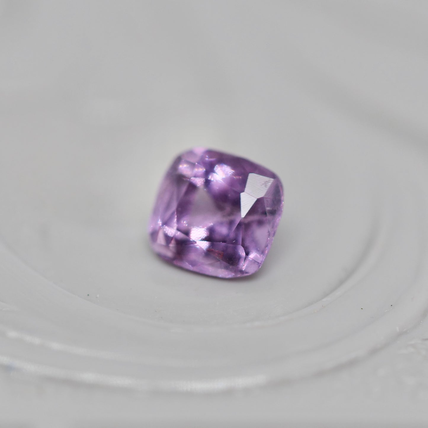 スピネル 0.26ct  クッションカット 3.8mm×3.6mm×2.4mm【MJ2964】