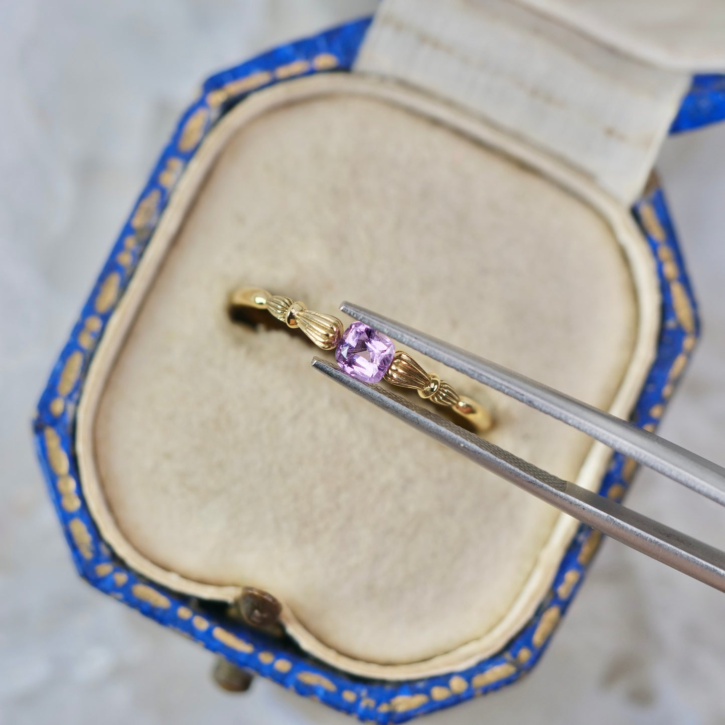 スピネル 0.26ct  クッションカット 3.8mm×3.6mm×2.4mm【MJ2964】