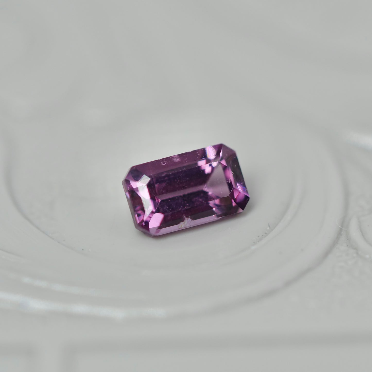 スピネル 0.35ct  エメラルドカット 4.8mm×2.9mm×2.3mm【MJ2965】