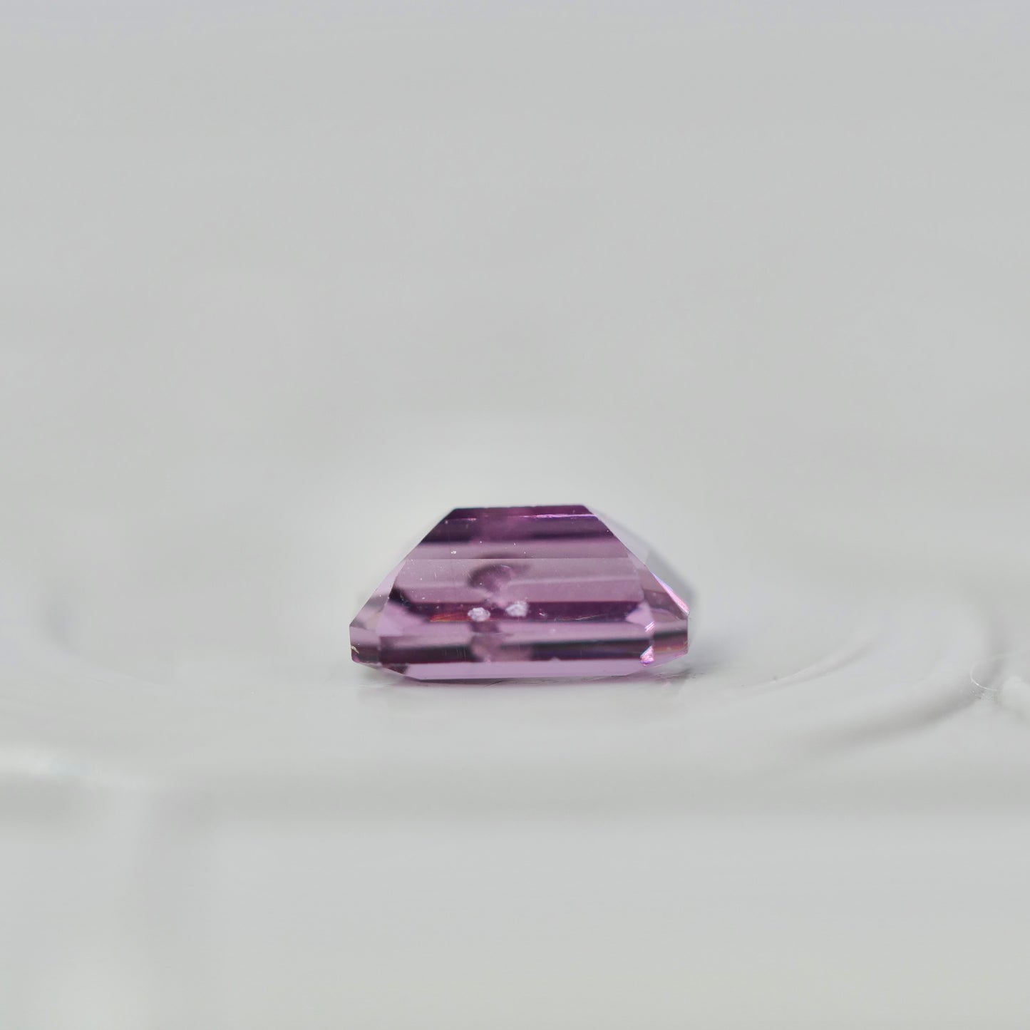 スピネル 0.35ct  エメラルドカット 4.8mm×2.9mm×2.3mm【MJ2965】