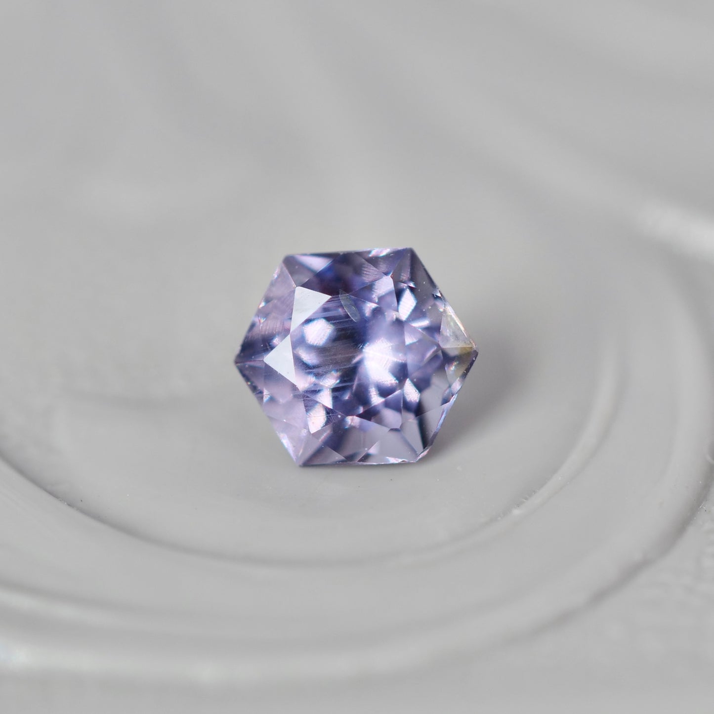 スピネル 0.32ct  ヘキサゴンカット 3.9mm×3.6mm×2.9mm【MJ2966】