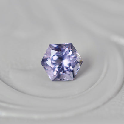 スピネル 0.32ct  ヘキサゴンカット 3.9mm×3.6mm×2.9mm【MJ2966】