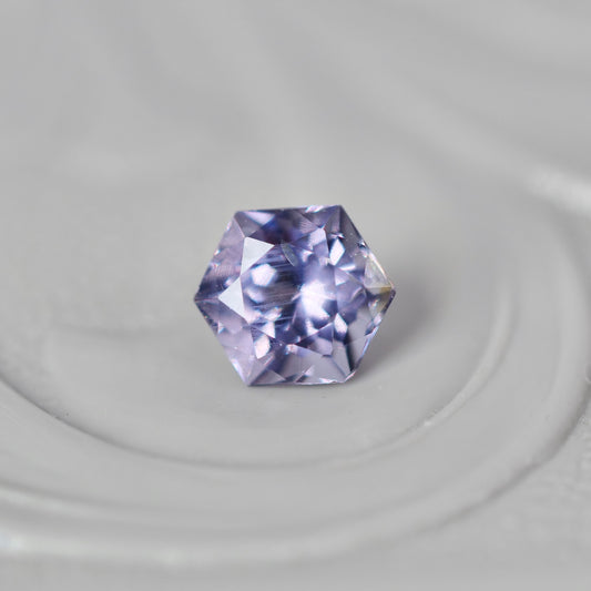 スピネル 0.32ct  ヘキサゴンカット 3.9mm×3.6mm×2.9mm【MJ2966】