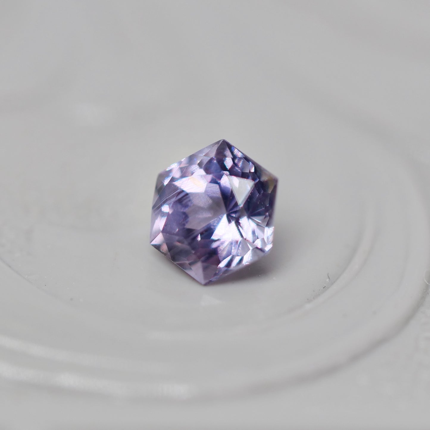 スピネル 0.32ct  ヘキサゴンカット 3.9mm×3.6mm×2.9mm【MJ2966】