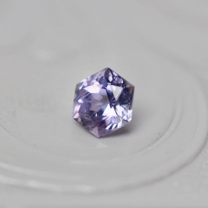 スピネル 0.32ct  ヘキサゴンカット 3.9mm×3.6mm×2.9mm【MJ2966】