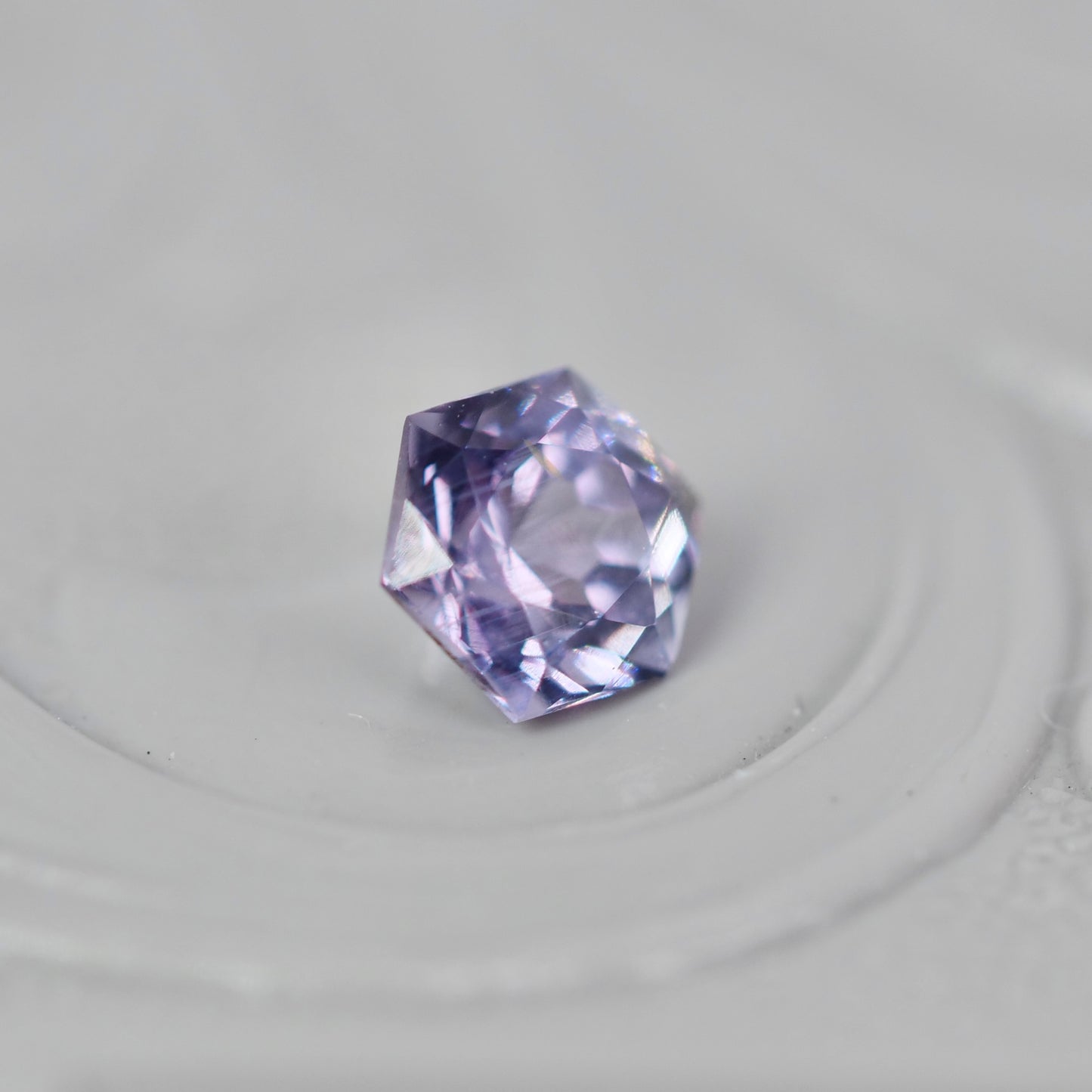 スピネル 0.32ct  ヘキサゴンカット 3.9mm×3.6mm×2.9mm【MJ2966】