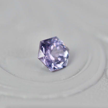 スピネル 0.32ct  ヘキサゴンカット 3.9mm×3.6mm×2.9mm【MJ2966】