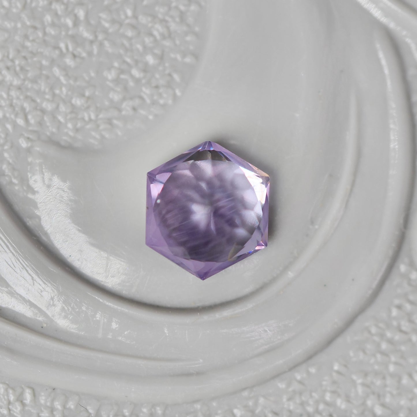 スピネル 0.32ct  ヘキサゴンカット 3.9mm×3.6mm×2.9mm【MJ2966】
