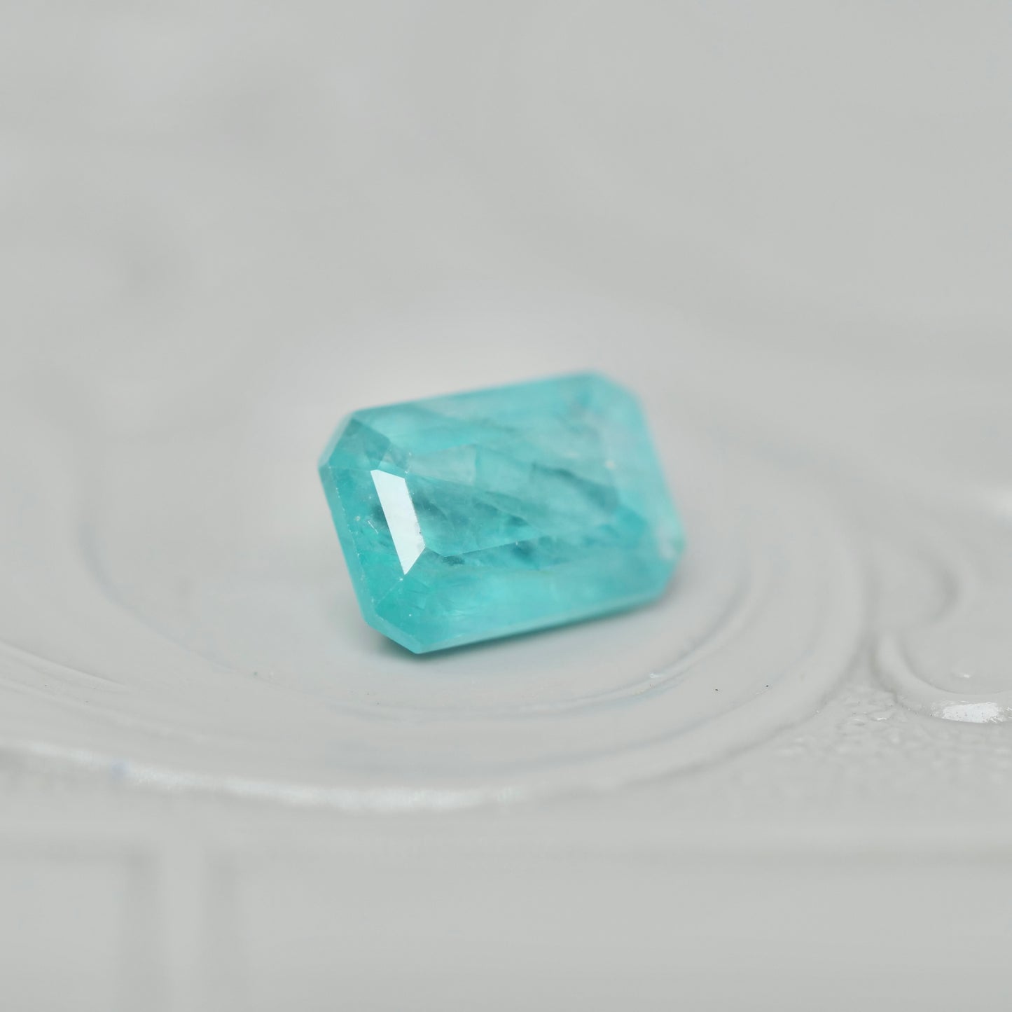 グランディディエライト 0.75ct  エメラルドカット 6.0mm×4.7mm×3.3mm【MJ2967】