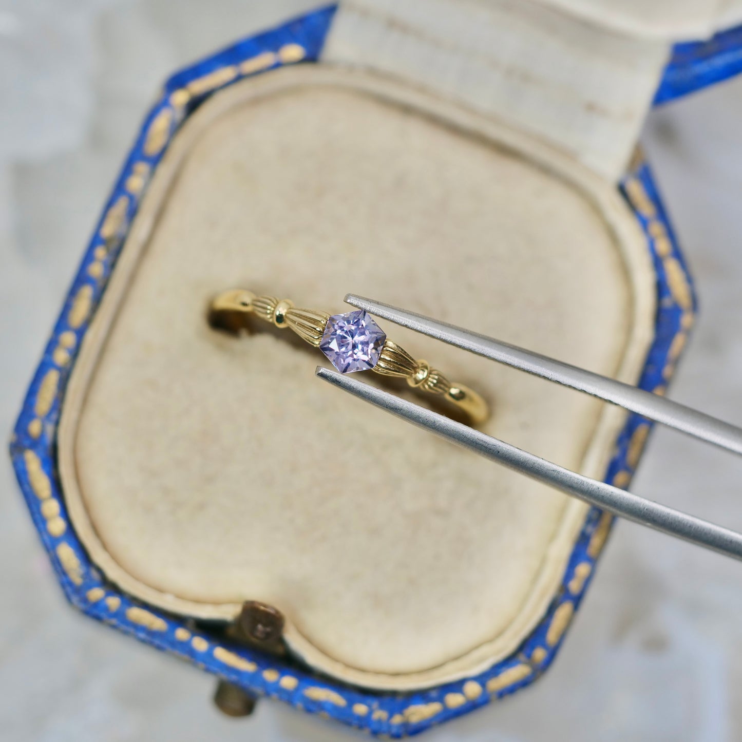 スピネル 0.32ct  ヘキサゴンカット 3.9mm×3.6mm×2.9mm【MJ2966】