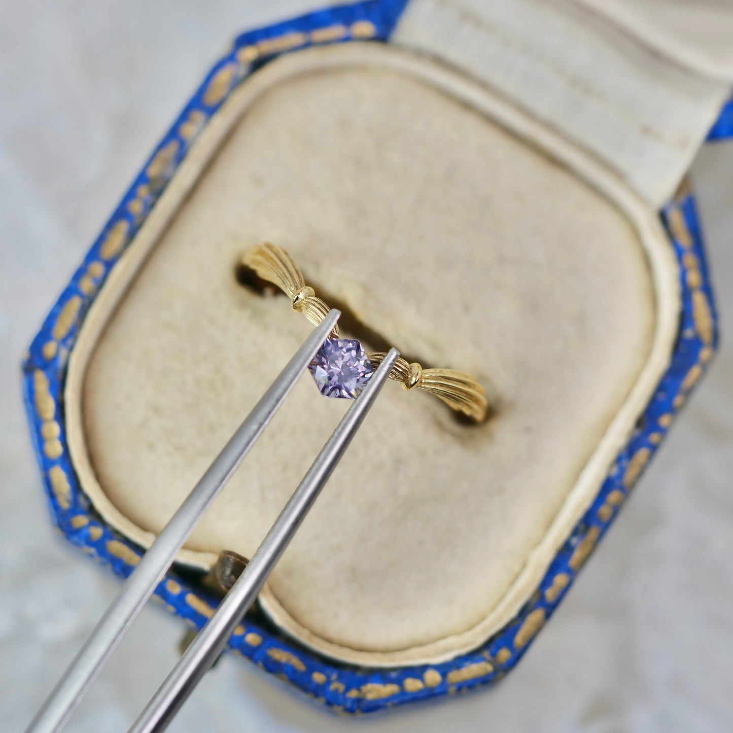 スピネル 0.32ct  ヘキサゴンカット 3.9mm×3.6mm×2.9mm【MJ2966】