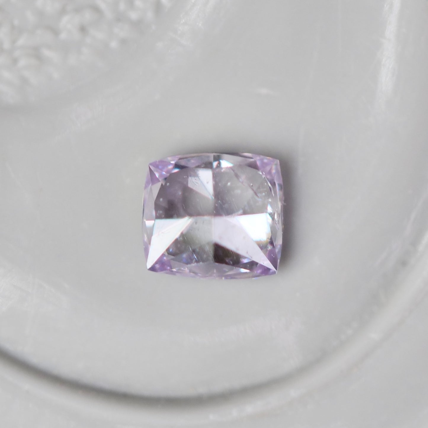 ピンクダイヤモンド 0.062ct Very Light Pink クッションカット  2.4mm×2.1mm×1.3mm ソーティング付【MJ3004】