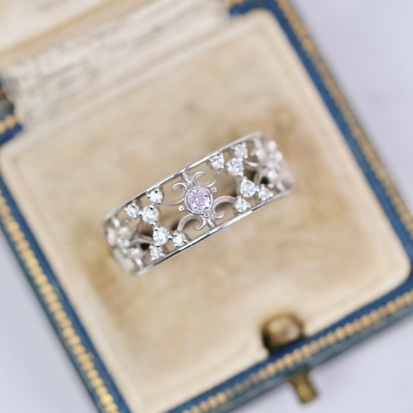 ピンクダイヤモンド 0.062ct Very Light Pink クッションカット  2.4mm×2.1mm×1.3mm ソーティング付【MJ3004】