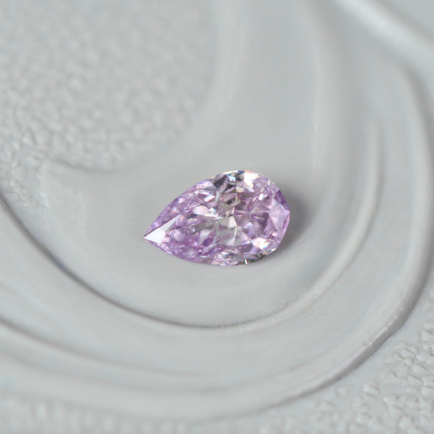 ピンクダイヤモンド 0.105ct Fancy Purple Pink ペアシェイプカット  4.4mm×2.7mm×1.3mm ソーティング付【MJ3005】