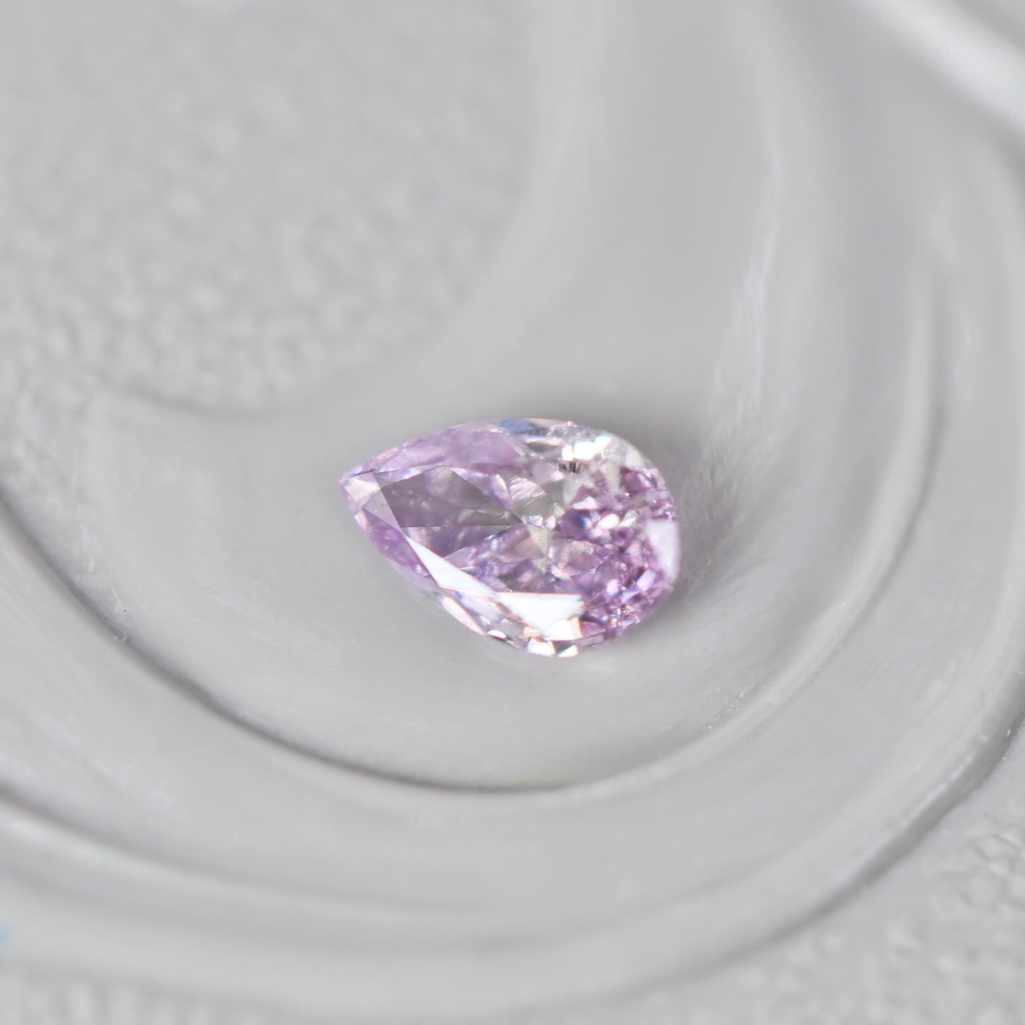 ピンクダイヤモンド 0.105ct Fancy Purple Pink ペアシェイプカット  4.4mm×2.7mm×1.3mm ソーティング付【MJ3005】