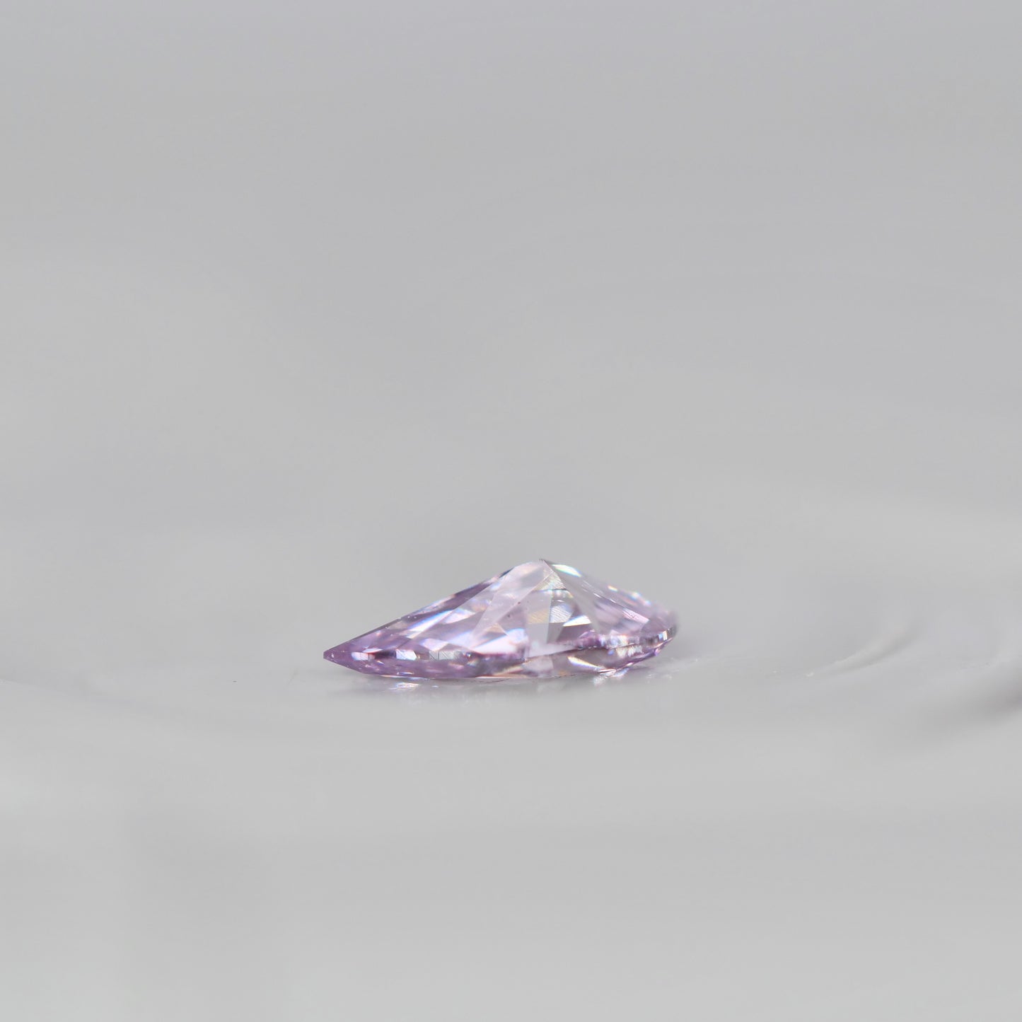 ピンクダイヤモンド 0.105ct Fancy Purple Pink ペアシェイプカット  4.4mm×2.7mm×1.3mm ソーティング付【MJ3005】