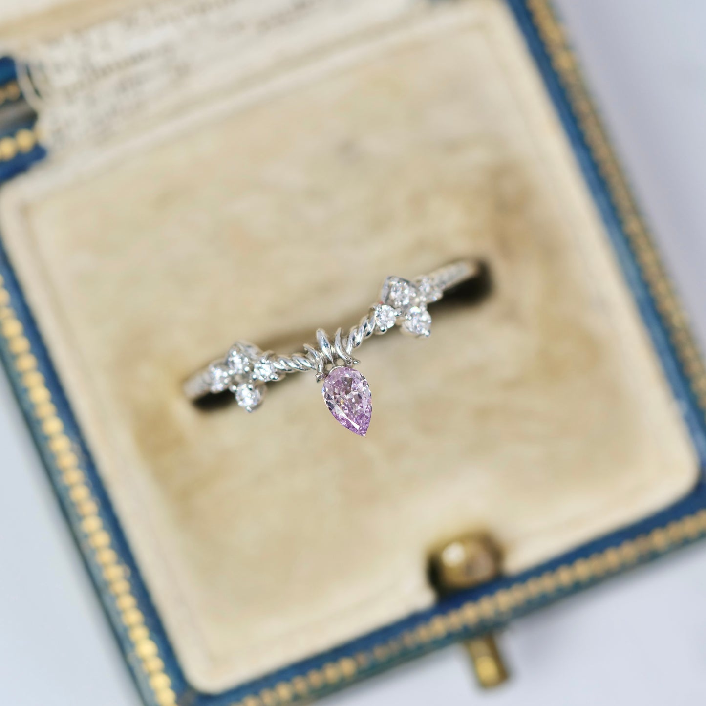 ピンクダイヤモンド 0.105ct Fancy Purple Pink ペアシェイプカット  4.4mm×2.7mm×1.3mm ソーティング付【MJ3005】