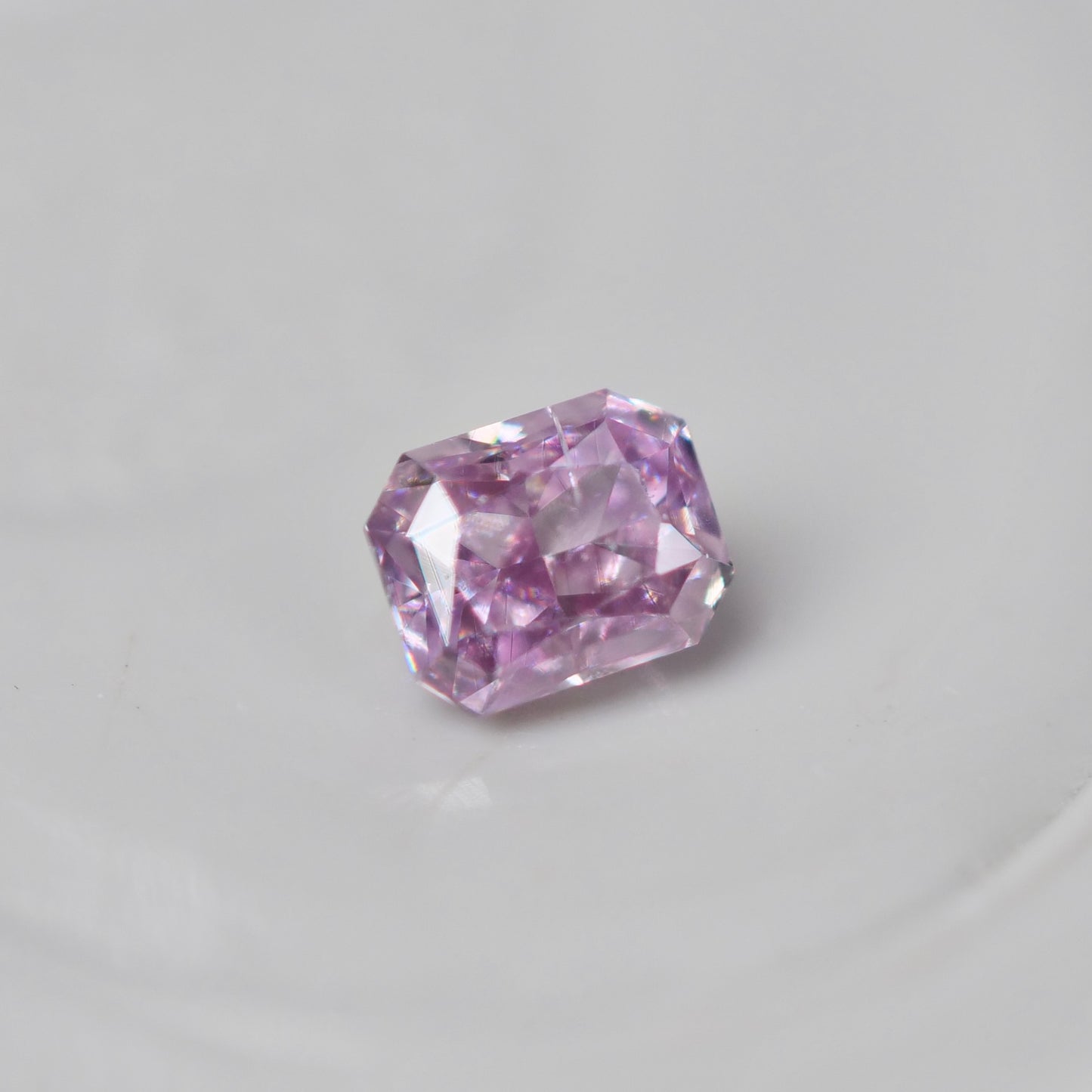 ピンクダイヤモンド 0.05ct Fancy Purple Pink クッションカット  2.3mm×1.8mm×1.4mm ソーティング付【MJ3006】