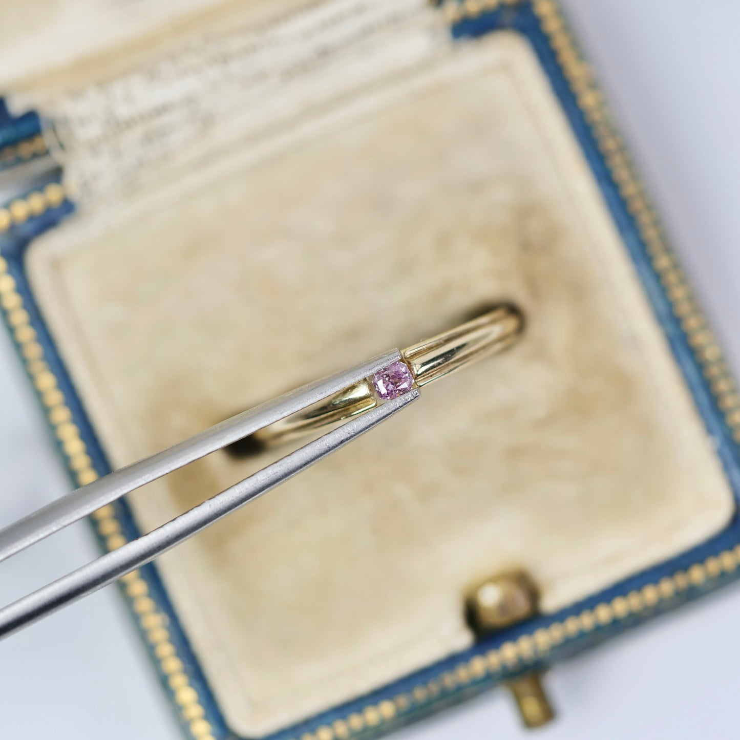 ピンクダイヤモンド 0.05ct Fancy Purple Pink クッションカット  2.3mm×1.8mm×1.4mm ソーティング付【MJ3006】