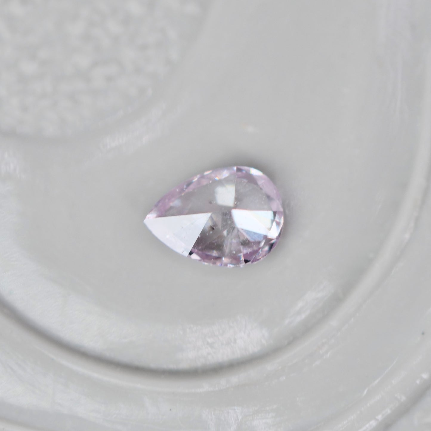 ピンクダイヤモンド 0.055ct Fancy Light Purple Pink ペアシェイプカット  3.0mm×2.1mm×1.2mm ソーティング付【MJ3008】