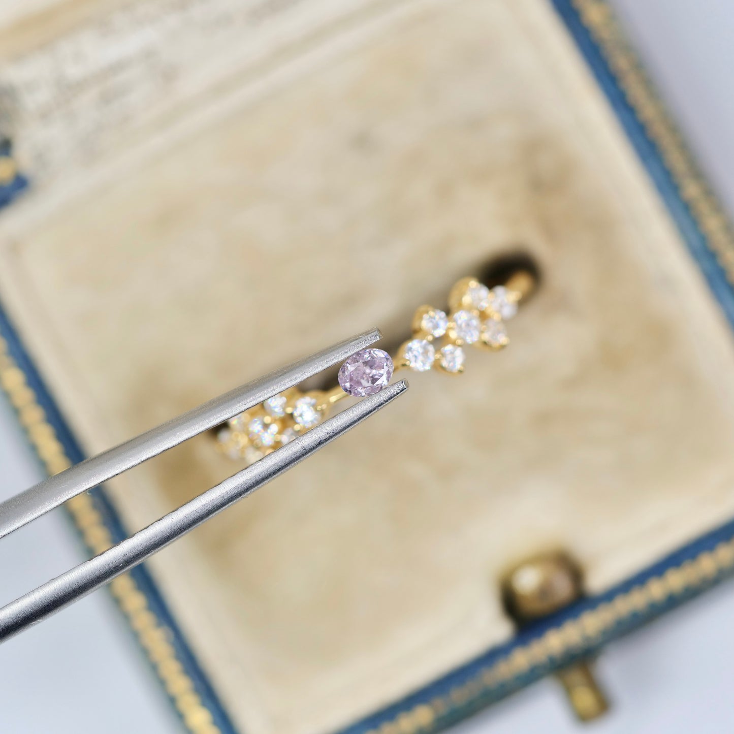 ピンクダイヤモンド 0.094ct Fancy Light Purple Pink オーバルカット  3.6mm×2.3mm×1.5mm ソーティング付【MJ3009】