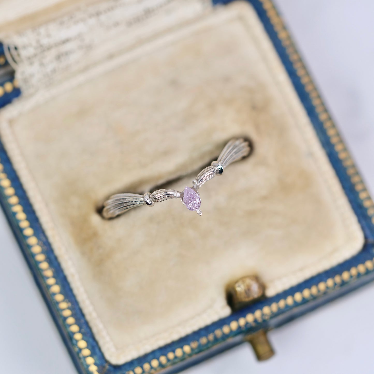 ピンクダイヤモンド 0.061ct Fancy Light Purple Pink ペアシェイプカット 3.0mm×1.9mm×1.4mm ソーティング付【MJ3011】