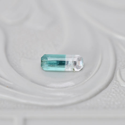 バイカラートルマリン 0.16ct  エメラルドカット 5.3mm×2.0mm×1.5mm【MJ3012】