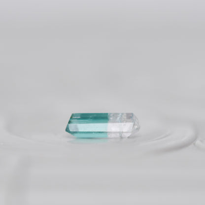 バイカラートルマリン 0.16ct  エメラルドカット 5.3mm×2.0mm×1.5mm【MJ3012】