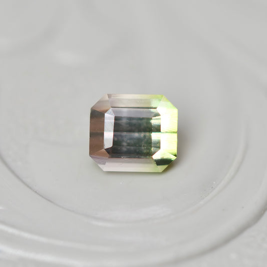 バイカラートルマリン 0.35ct  エメラルドカット 4.0mm×3.6mm×2.8mm【MJ3013】