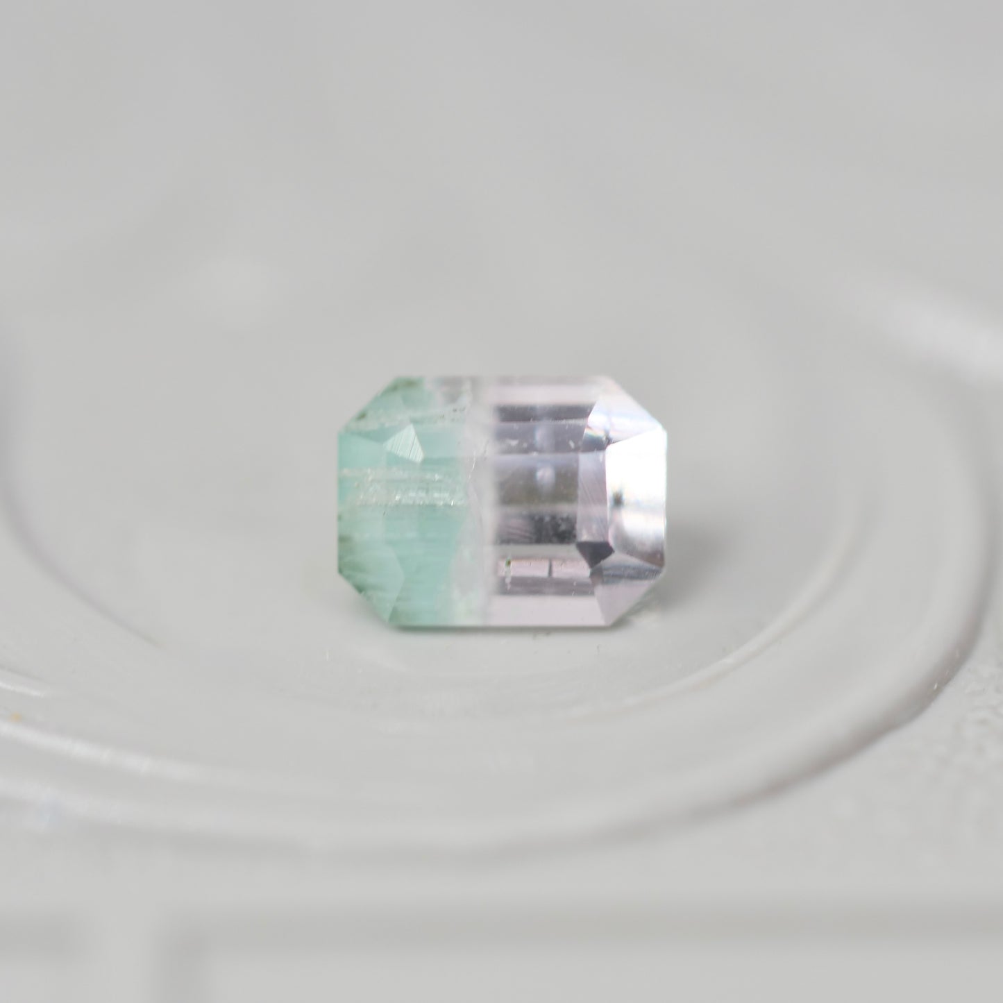バイカラートルマリン 0.39ct  エメラルドカット 4.5mm×3.4mm×3.0mm【MJ3015】