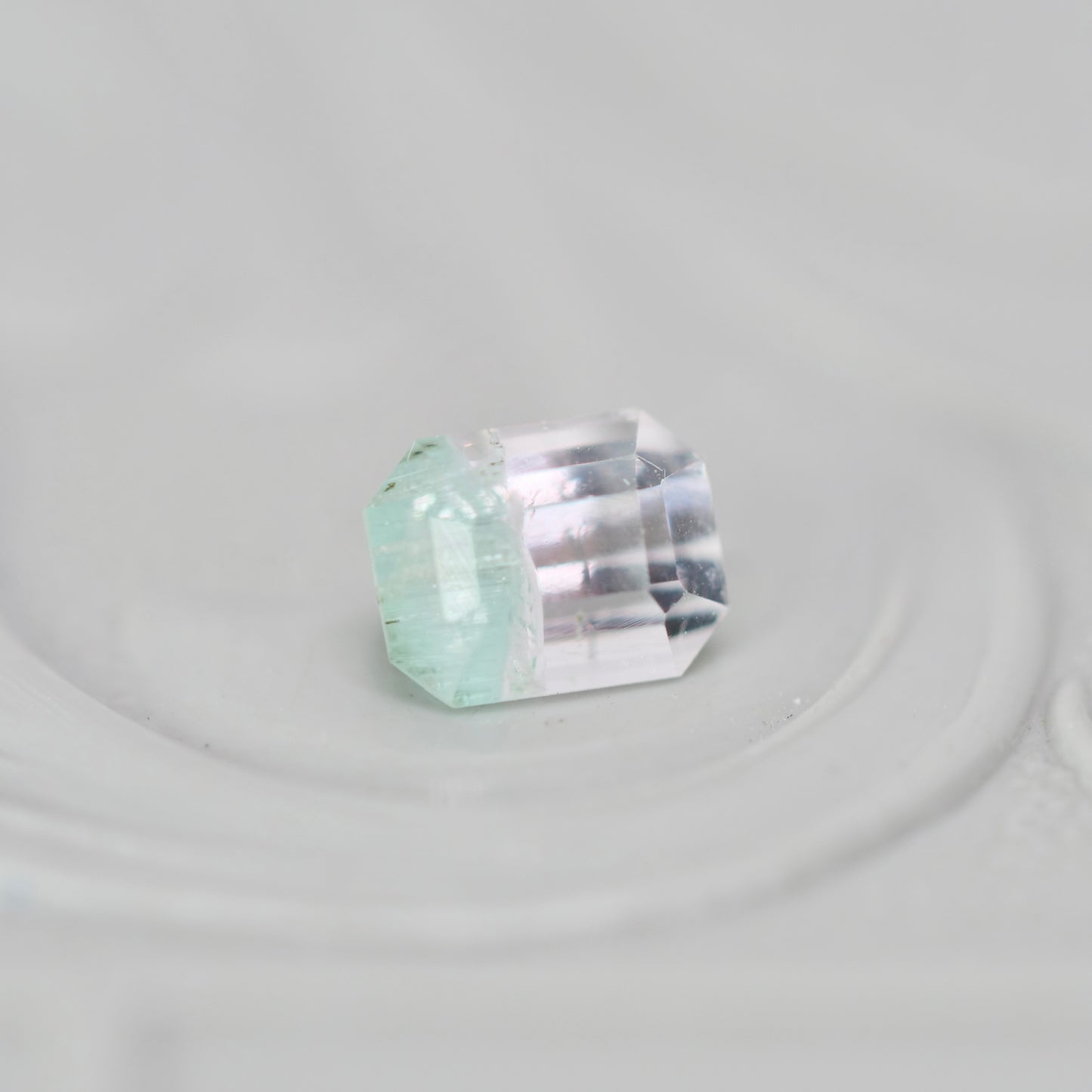 バイカラートルマリン 0.39ct  エメラルドカット 4.5mm×3.4mm×3.0mm【MJ3015】